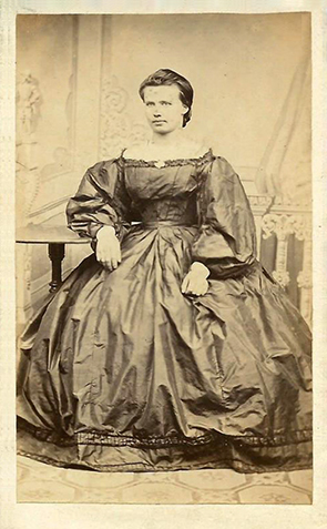 141901 - CDV - Wilster  - Mehlert - Dame sitzend - recte_klein
