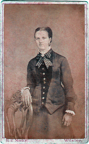 141902 - CDV - Wilster - Mohr - Damenhalbbild - recte