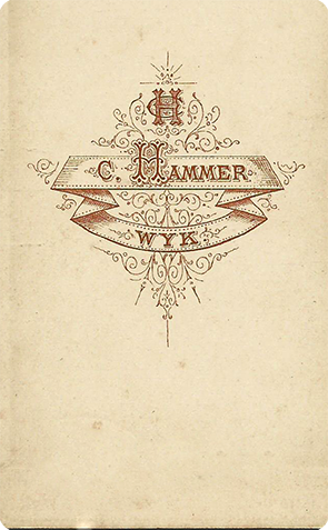 Wyk - Hammer - Damenportrait stehend - Hinweis