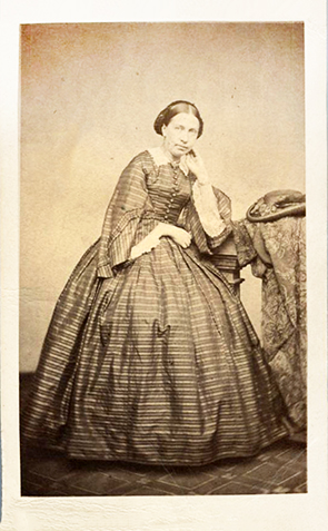 CDV Mencke A. - Damenganzbildnis - recte